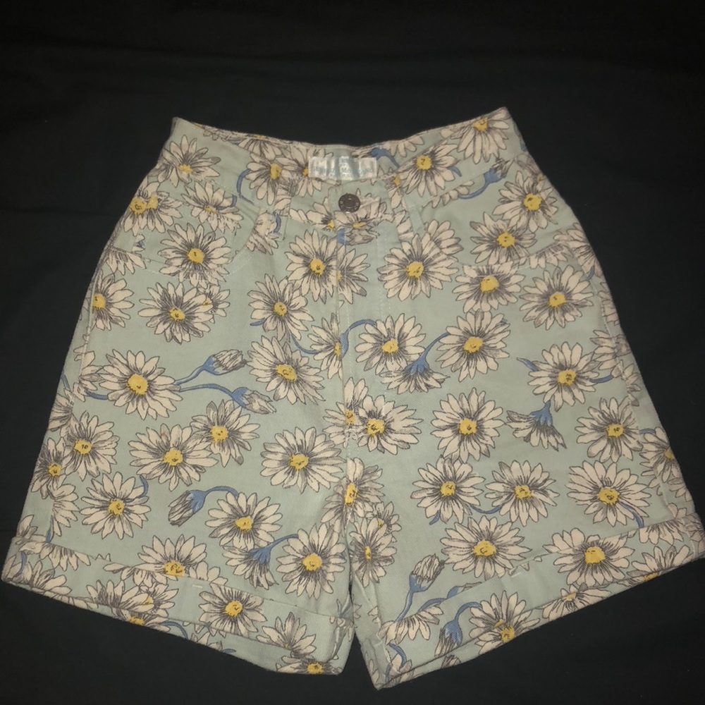 Vintage Guess High Waisted Daisy Shorts Size 23/24